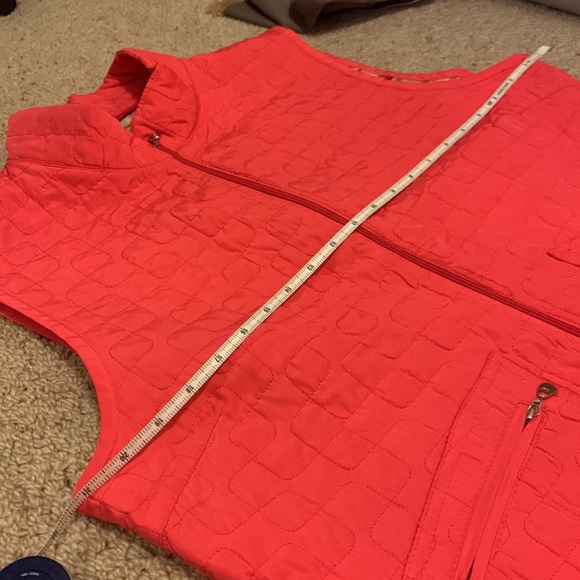 Lightweight Quilted Vest - Picture 9 of 9
